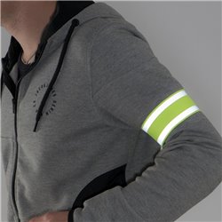 Materiałowa opaska odblaskowa na rękę- dbaj, aby być dobrze widocznym na drodze. 2