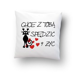 Poduszka na Walentynki z tekstem i grafiką "Chcę z Tobą spędzić 9 żyć".