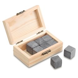 Zestaw 8 kamieni do chłodzenia napojów Cahir w drewnianym pudełku.
