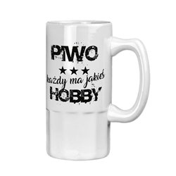 Kufel na piwo z nadrukiem "Każdy ma jakieś hobby" biały.
