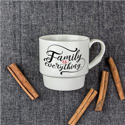 Kubek 300 ml z piękną sentencją Family is everything. 2