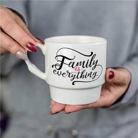 Kubek 300 ml z piękną sentencją Family is everything.