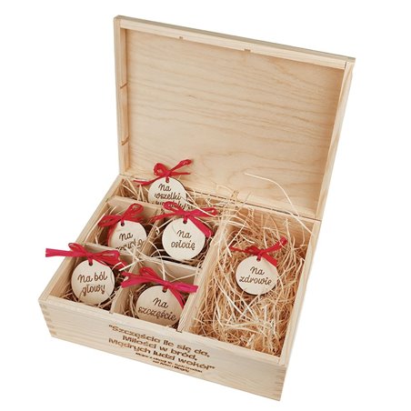 Zabawny niezbędnik 18-latka z grawerem życzeń.