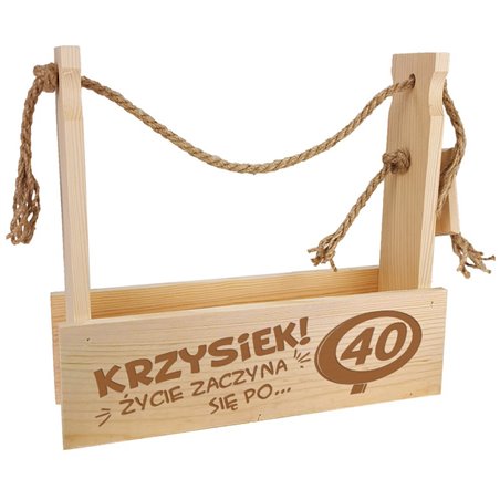 Nosidło drewniane na 3 lub 4 piwa, kwiaty, narzędzia z grawerem na 40-ste urodziny.