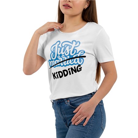 Śmieszna koszulka na wieczór panieński lub kawalerski - Just married kidding.