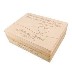 Zabawny niezbędnik małżeński z grawerem życzeń oraz pięknym cytatem Jana Pawła II.