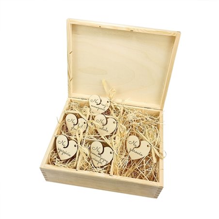 Zabawny niezbędnik małżeński z grawerem życzeń oraz pięknym cytatem Jana Pawła II.