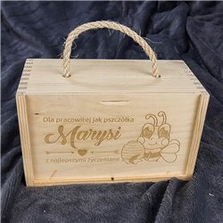 Pudełko drewniane na 2 słoiczki miodu z grawerem dla niej - pracowita pszczółka. 2