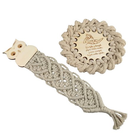 Zestaw: beżowa pleciona podkładka pod kubek oraz beżowa zakładka do książki- specjalnie dla nauczyciela - wzór 1.