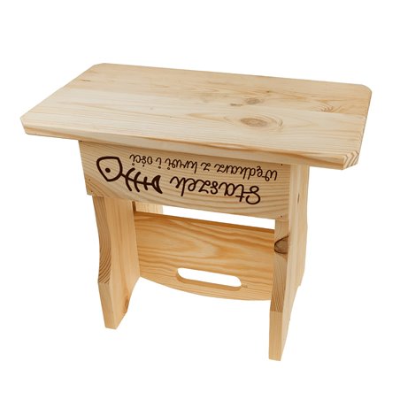 Dwufunkcyjny taboret, krzesełko, nosidło drewniane na piwa z grawerem.